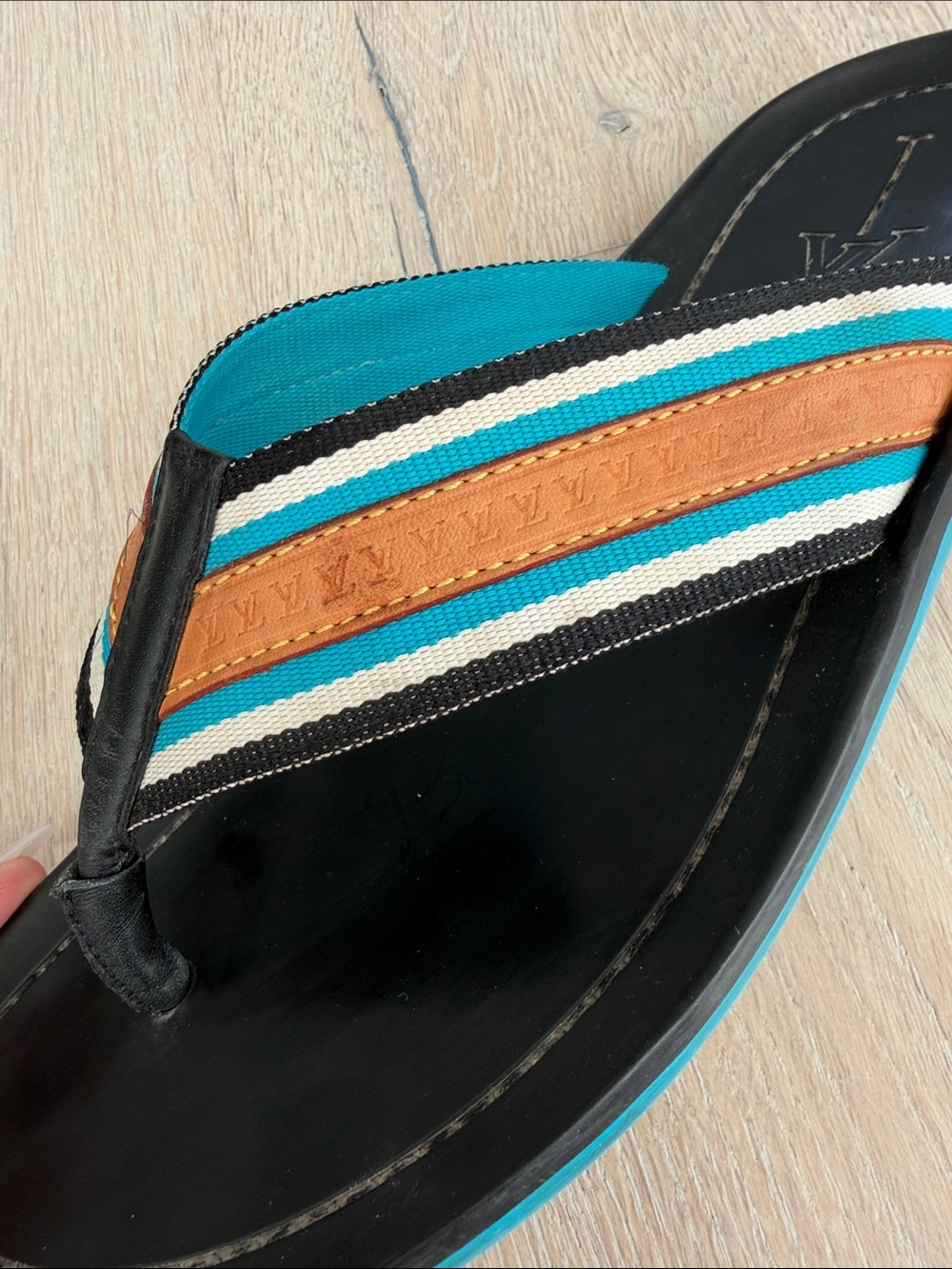 Louis Vuitton men’s flip flops - Picture 5 of 10